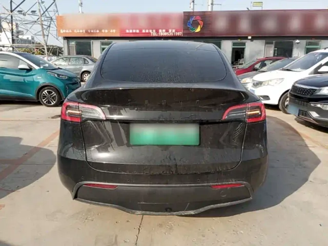 Tesla Model Y — Фото автомобиля 5