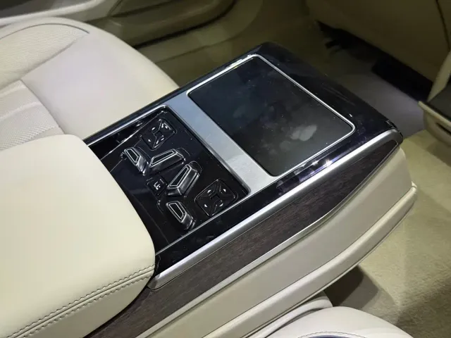 Audi A8 — Фото автомобиля 8