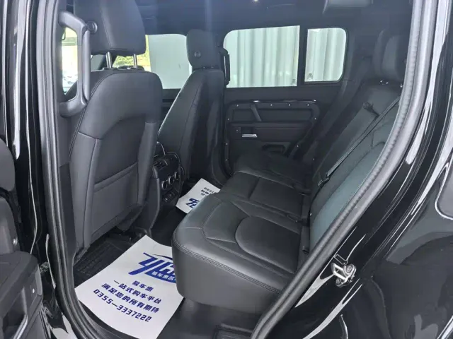 Land Rover Defender — Фото автомобиля 17