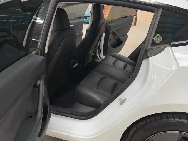 Tesla Model 3 — Фото автомобиля 14