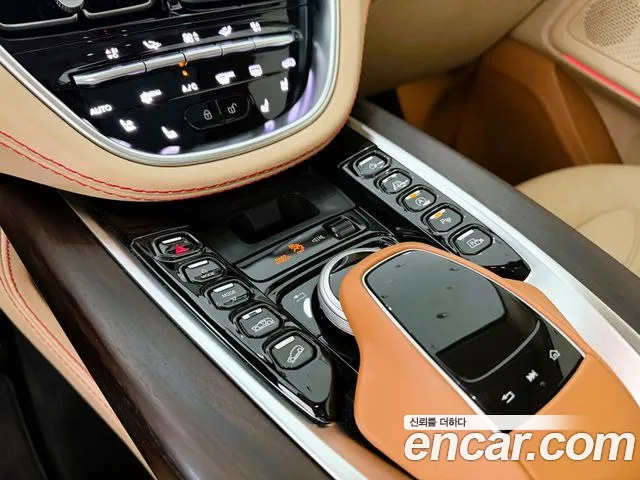 Aston Martin DBX — Фото автомобиля 15