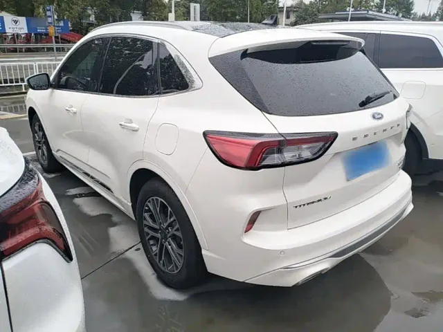 Ford Escape — Фото автомобиля 4