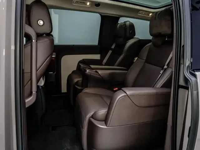 Li Auto MEGA — Фото автомобиля 18