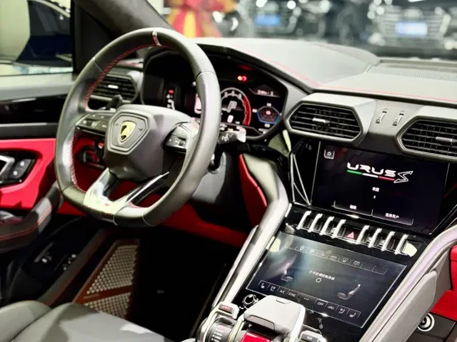 Lamborghini Urus — Фото автомобиля 10