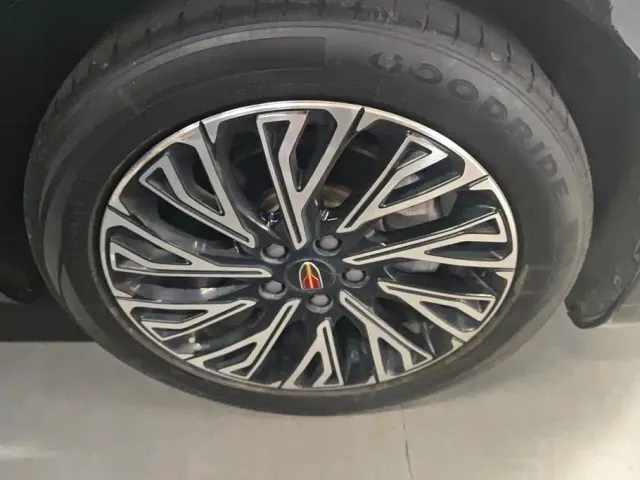 Hongqi H5 — Фото автомобиля 5