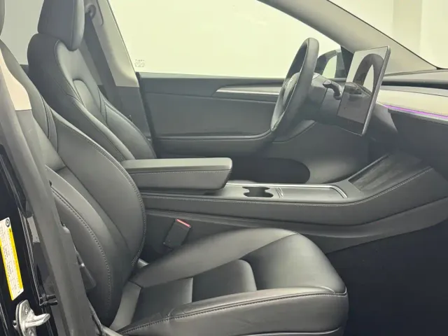 Tesla Model Y — Фото автомобиля 12