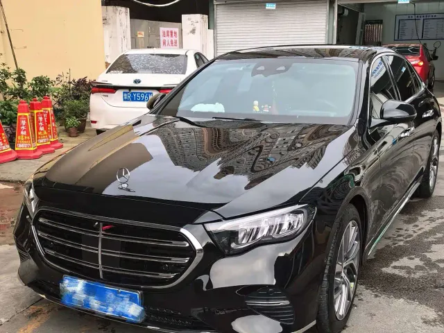 Фотография автомобиля — Mercedes-Benz E-Class