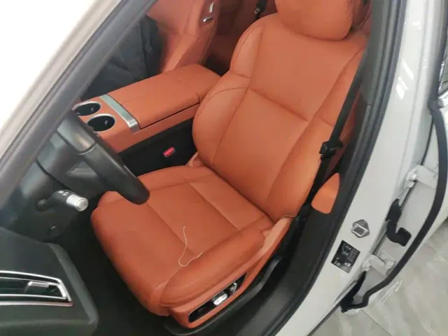Li Auto L7 — Фото автомобиля 14