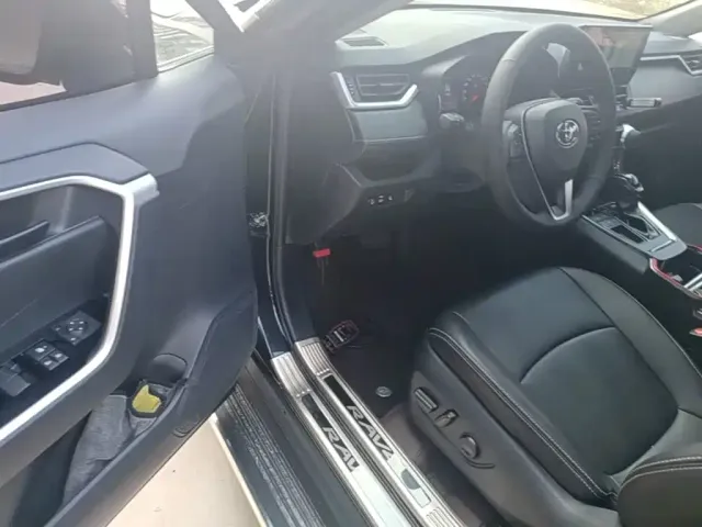 Toyota RAV4 — Фото автомобиля 15