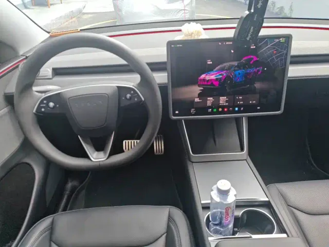 Tesla Model Y — Фото автомобиля 5