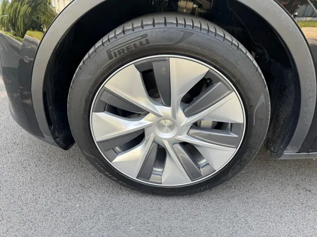 Tesla Model Y — Фото автомобиля 10