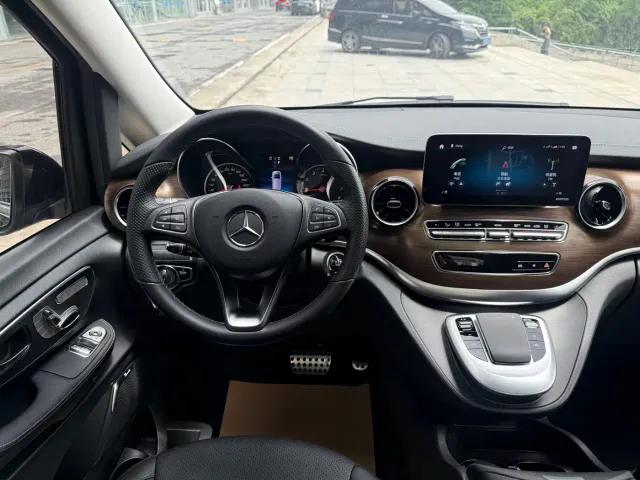 Mercedes-Benz V-Class — Фото автомобиля 13