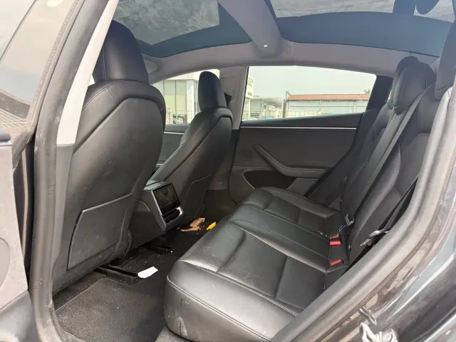 Tesla Model 3 — Фото автомобиля 6