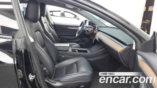 Tesla Model 3 — Фото автомобиля 17