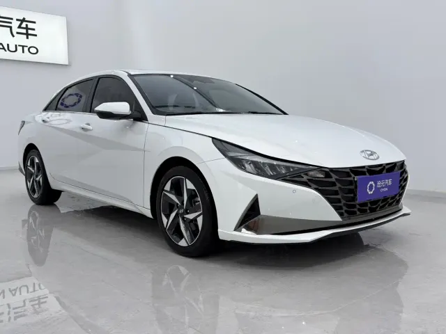 Hyundai Elantra — Фото автомобиля 3