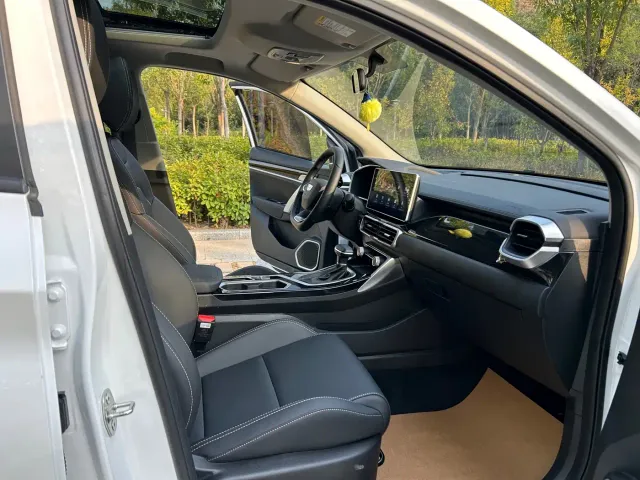 Geely Binyue — Фото автомобиля 8