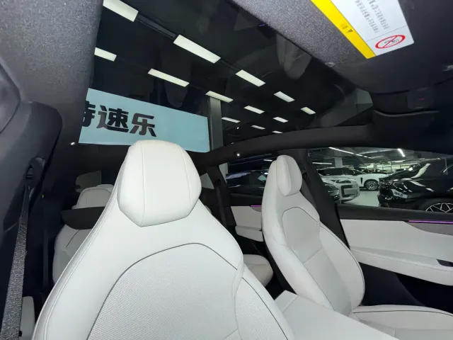 Tesla Model Y L — Фото автомобиля 29