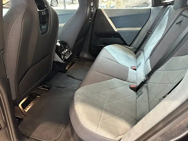 BMW iX — Фото автомобиля 16