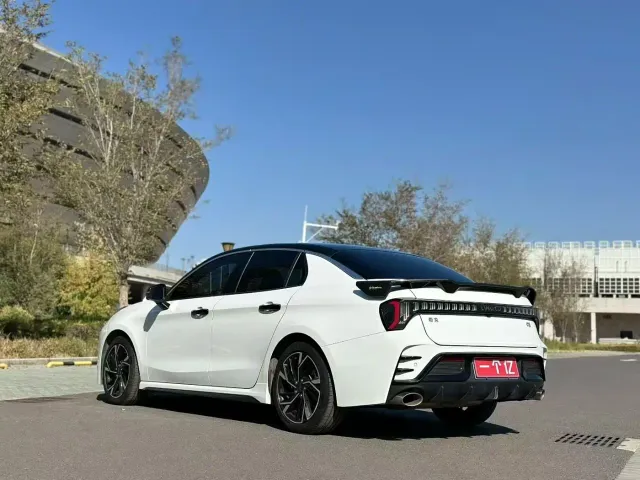 Lynk & Co 03 — Фото автомобиля 7