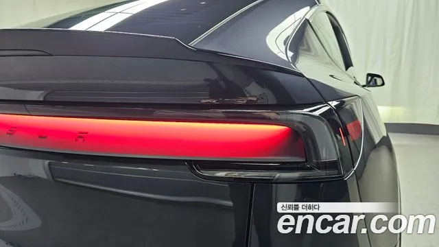 Tesla Model Y — Фото автомобиля 22