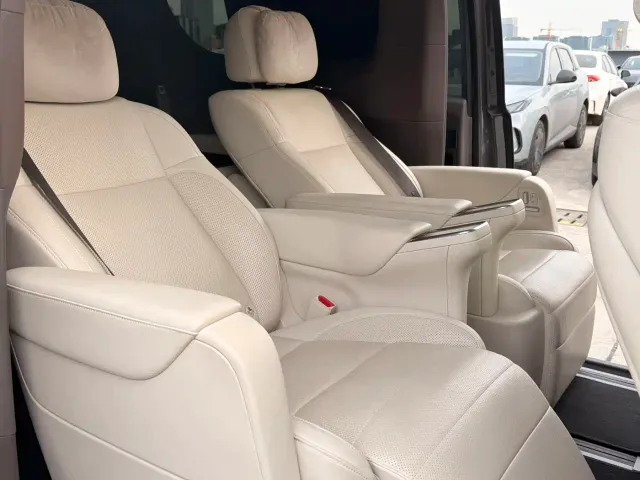 Li Auto MEGA — Фото автомобиля 2