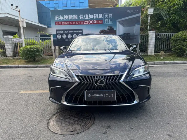 Lexus ES — Фото автомобиля 2