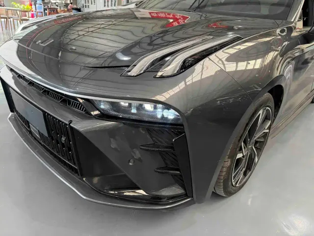 Lynk & Co 03 — Фото автомобиля 2