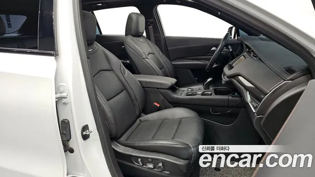 Cadillac XT4 — Фото автомобиля 10