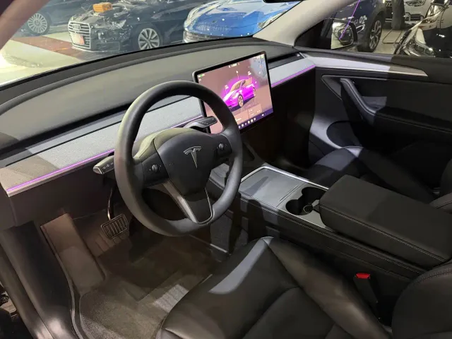 Tesla Model Y — Фото автомобиля 4
