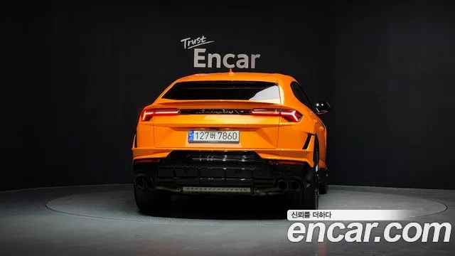 Lamborghini Urus — Фото автомобиля 4