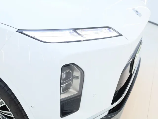 Nio ES8 — Фото автомобиля 17