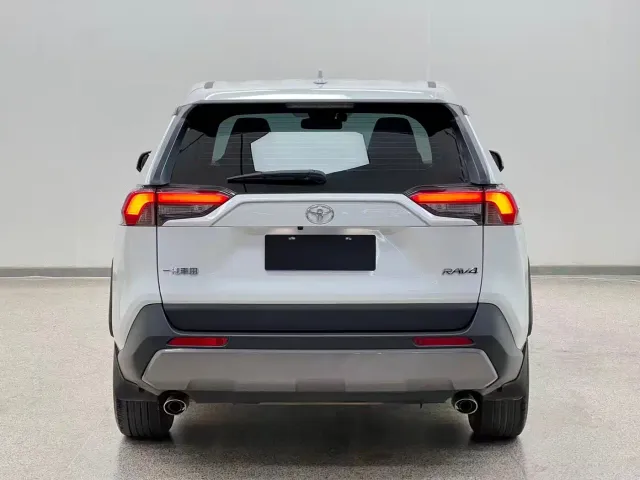 Toyota RAV4 — Фото автомобиля 5
