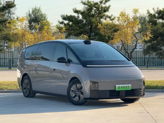 Li Auto MEGA — Фото автомобиля 3