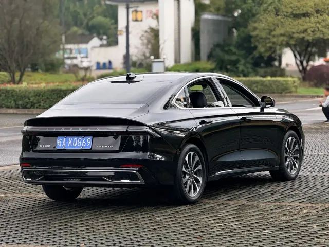 Lincoln Z — Фото автомобиля 4