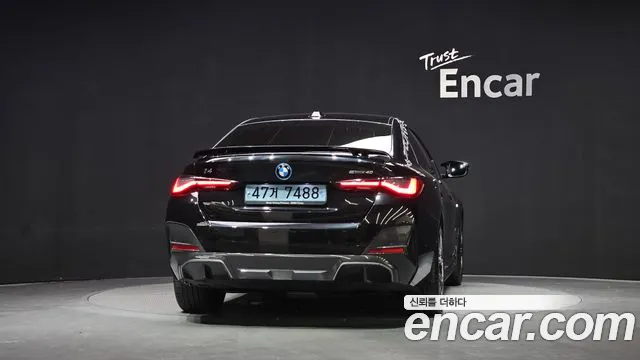 BMW i4 — Фото автомобиля 4