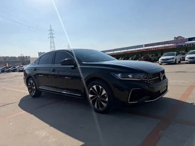 Volkswagen Passat — Фото автомобиля 3