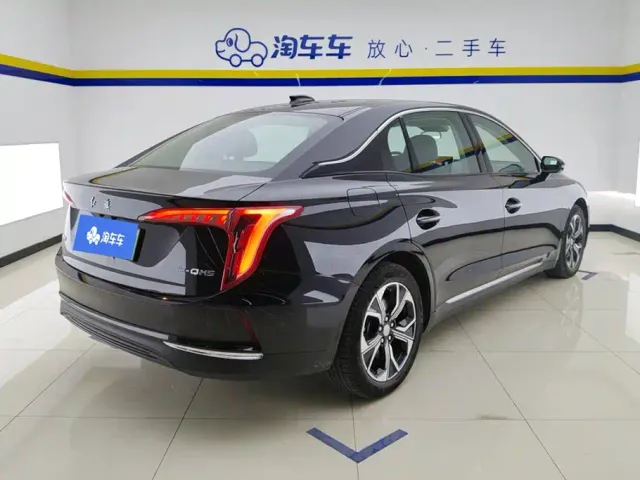 Hongqi E-QM5 — Фото автомобиля 3