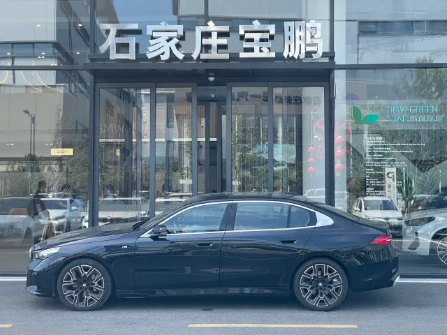 BMW 5 Series — Фото автомобиля 4