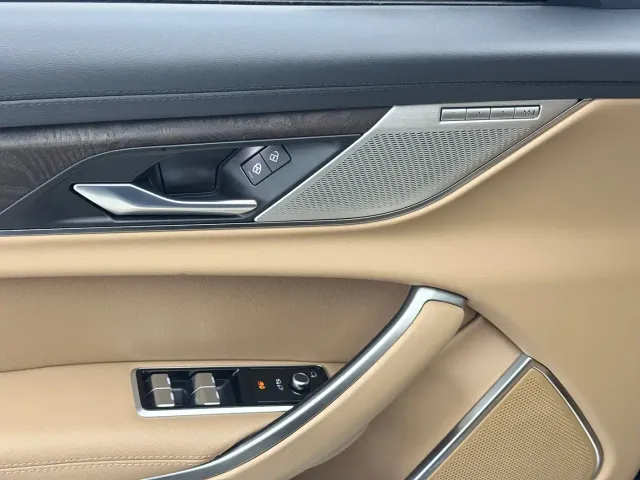 Jaguar XFL — Фото автомобиля 15
