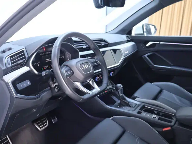 Audi Q3 — Фото автомобиля 11