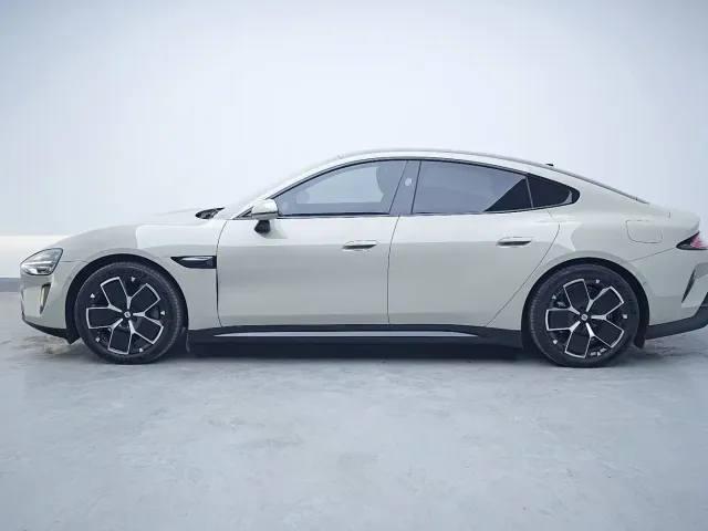 Xiaomi SU7 — Фото автомобиля 9