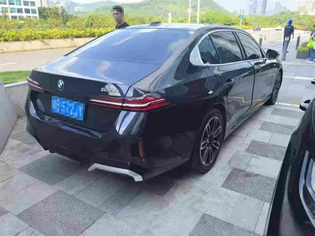 BMW 5 Series — Фото автомобиля 2