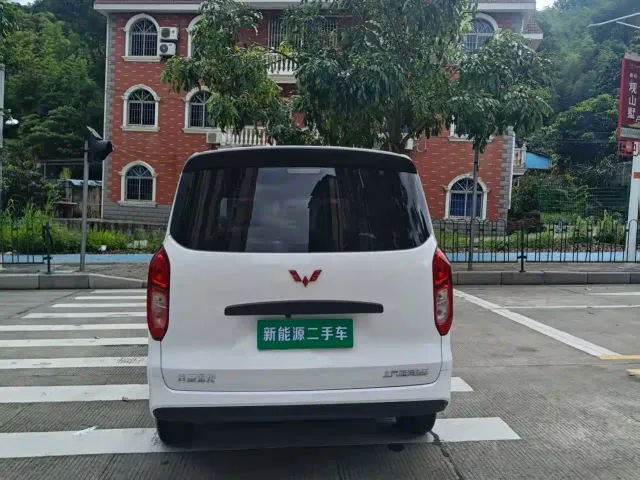 Wuling Hongguang — Фото автомобиля 11