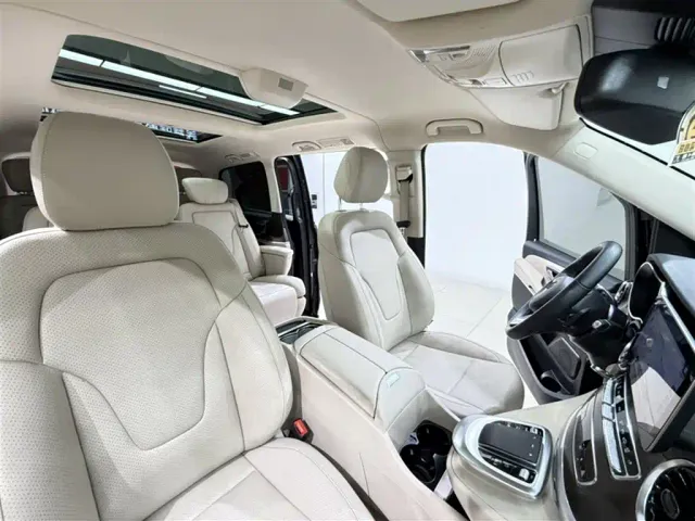 Mercedes-Benz V-Class — Фото автомобиля 18