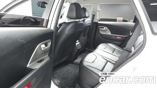 Kia Niro — Фото автомобиля 11