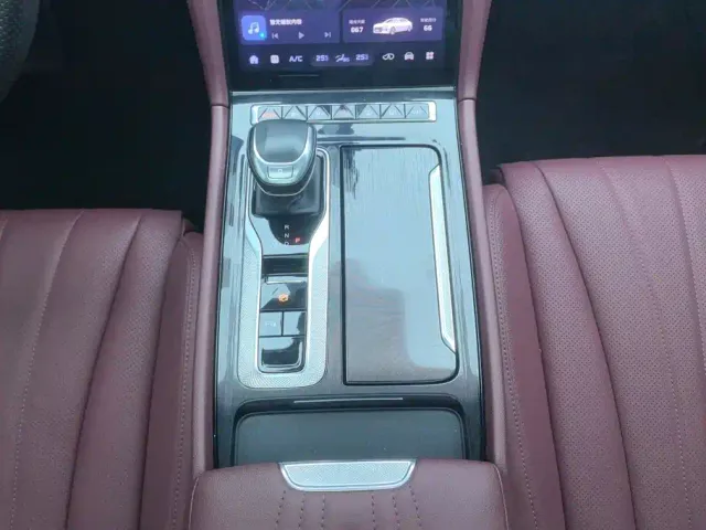 Hongqi H5 — Фото автомобиля 16