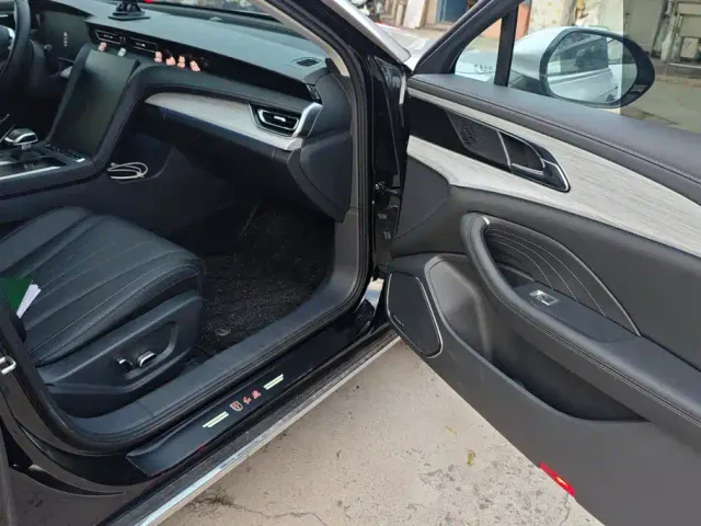 Hongqi H5 — Фото автомобиля 8