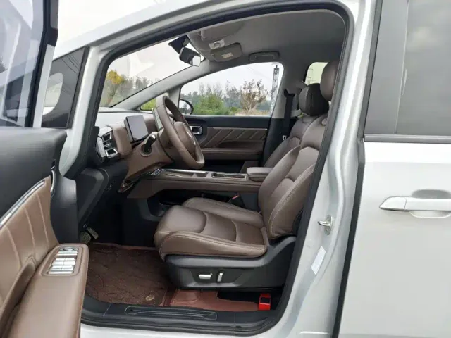 Wuling Starlight 730 — Фото автомобиля 14