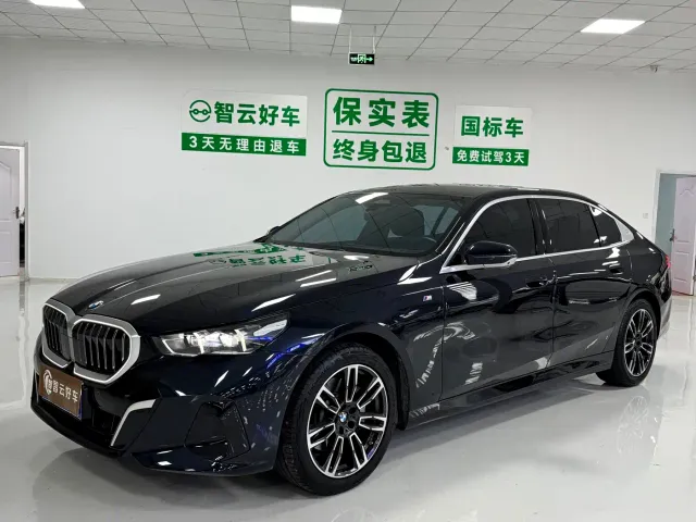 Фотография автомобиля — BMW 5 Series