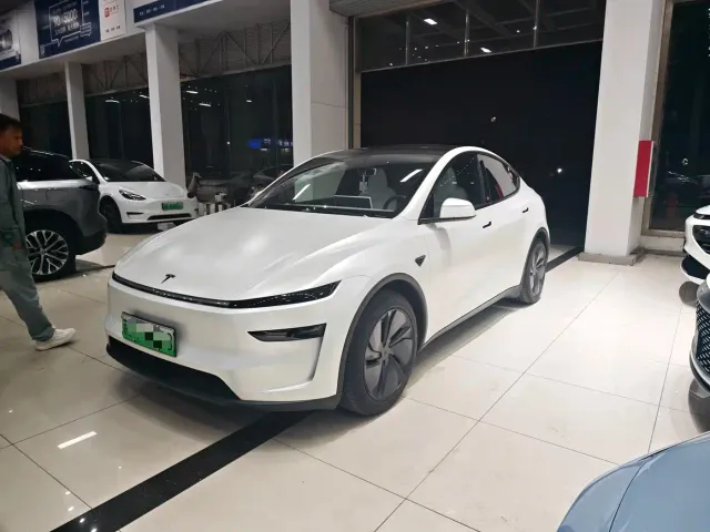 Фотография автомобиля — Tesla Model Y